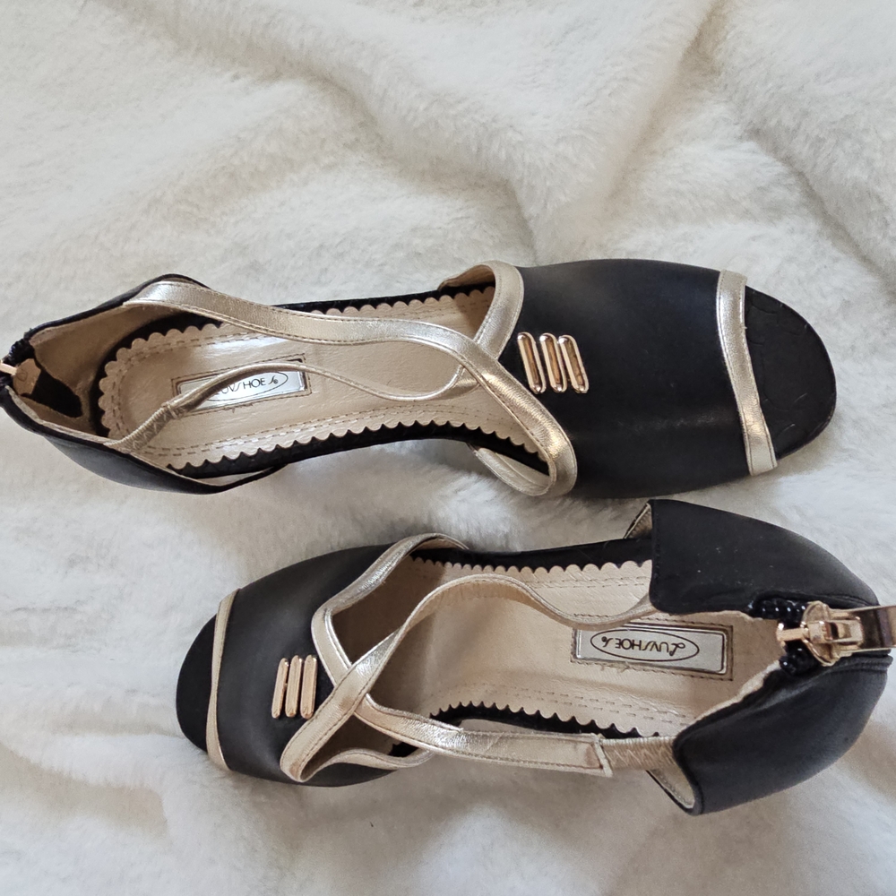Chynna Dolls Black and Gold Heels